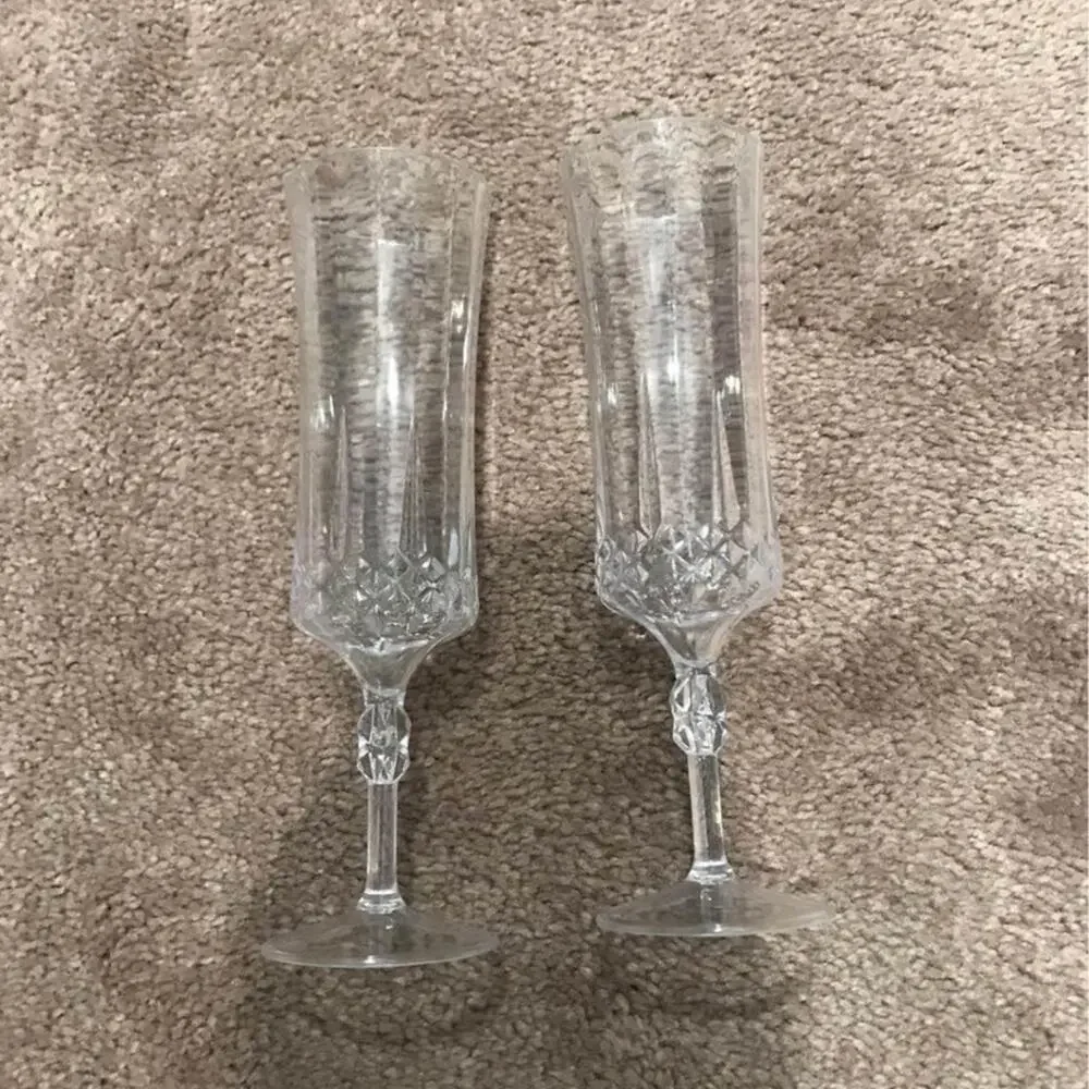 Plastic champagne flutes